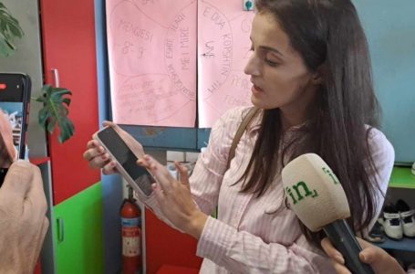 Flet nëna e 3-vjeçarit: Djali ka probleme shëndetësore, edukatoret nuk e ushqyen