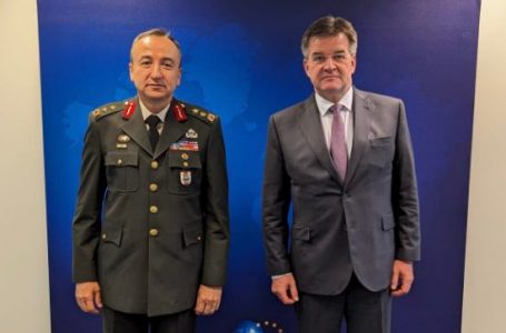 Lajçak pret në zyre komandantin e ri të KFOR-it, flasin për situatën në Kosovë dhe dialogun