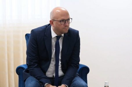 Sarrazin: E dënojmë fuqishëm sulmin kriminal ndaj Policisë së Kosovës