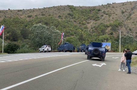 Rusia thotë se po e “vëzhgon nga afër” gjendjen në veri të Kosovës