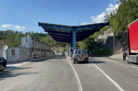 Pikat kufitare në Bërnjak dhe Jarinje ende të mbyllura
