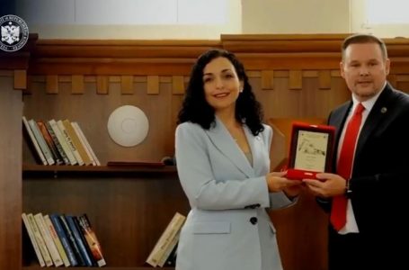Presidentja Osmani nderohet me titullin ‘Patroni i Kalasë’ në Berat