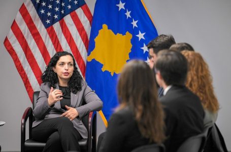 Presidentja Osmani takohet me studentët shqiptarë në ShBA, i’u premton mbështetje