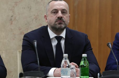 Gruaja e Radojiçiqit po intervistohet nga policia në veri