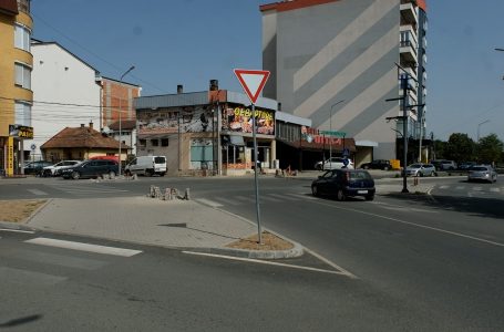 Së shpejti në rrugën “Skënderbeu” do të vendosën semaforët
