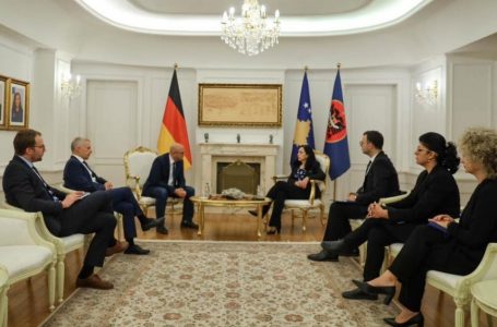 Osmani pas takimit me Sarrazin: Veprimet terroriste në veri janë të orkestruara nga Beogradi