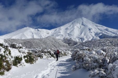 Alpinisti i mbijeton rënies nga 600 metra lartësi – në një nga malet më vdekjeprurëse në Zelandën e Re
