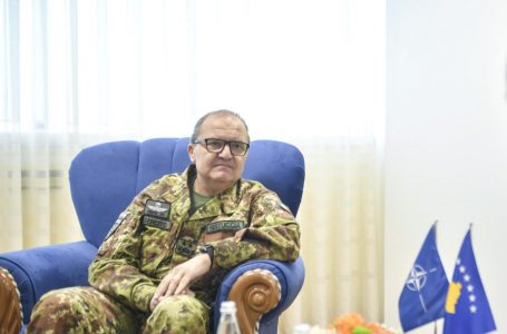 Komandanti i KFOR-it: Situata është e paqëndrueshme, mund të përshkallëzohet lehtë