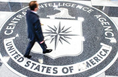 Pakënaqësi për luftën në Ukrainë, CIA publikon pamjet nga rekrutimi i zyrtarëve rusë si spiunë