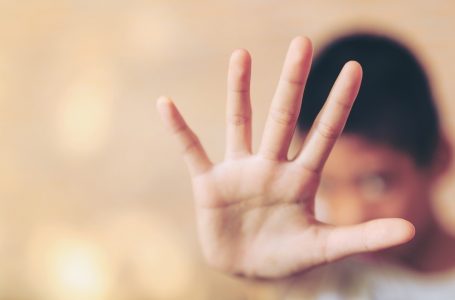 Nje grua rrah djalin, dërgohet në repartin e psikiatrisë në Spitalin e Gjakovës