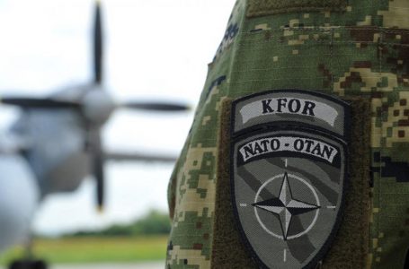 KFOR-i vendoset në aksin Mitrovicë – Zveçan, i gatshëm të reagojë nëse kërkohet