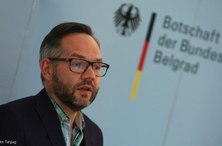 Vrasja e policit, deputeti gjerman: Kureshtar të shoh se si do të arsyetohet kësaj radhe Vuçiqi