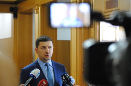Krasniqi: Mbi 650 mijë qytetarëve u është rritur norma e interesit të kredive