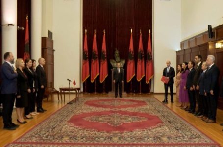 Ndryshimet në qeveri, betohen pesë ministrat e rinj të Shqipërisë