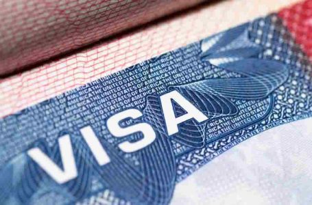 Ambasada e SHBA në Prishtinë paralajmëron për politikat e imigracionit