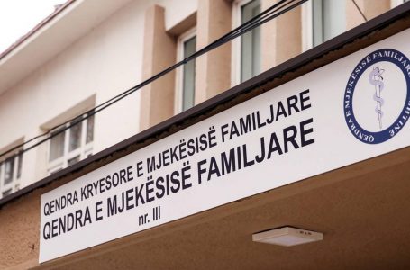 Rreth 40 qytetarë të shtrirë në spitale pas dyshimit se u helmuan nga ushqimi