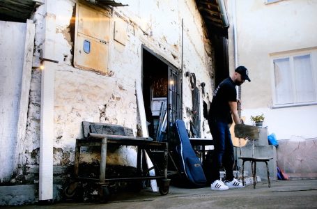 Shpend Lleshi lanson videoklipin e këngës së tij të parë “Jasemin”