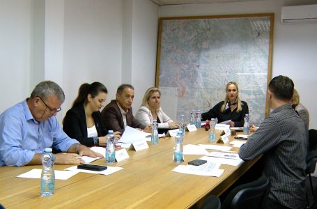Të hyrat vetanake të komunës së Gjakovës ngjallin diskutime në mbledhjen e KPF-së
