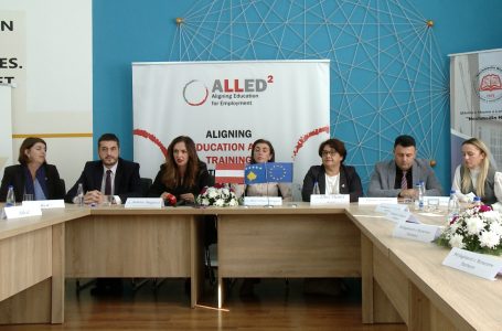 Ministrja Arbërie Nagavci vizitoi 4 shkolla në komunën e Gjakovës
