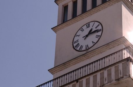 Ora e Sahat Kullës vazhdon të jetë jashtë funksionit