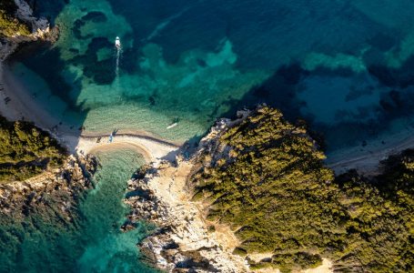 “Daily Mail”: Riviera Shqiptare, sekreti më i bukur i pushimeve në Evropë
