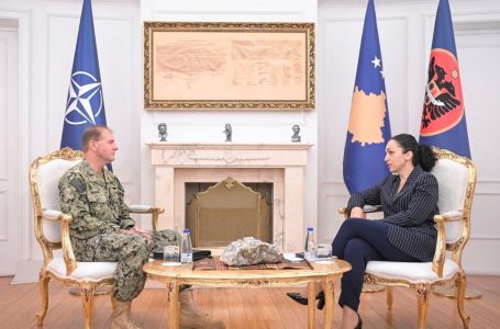Osmani, Admiralit të NATO-s: Rritja e sigurisë nga KFOR-i në veri, e nevojshme për të parandaluar përsëritjen e sulmit të 24 shtatorit