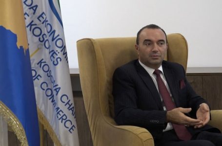 Kryetari i OEK-ut: Rritja ekonomike deri në 4%, tensionet në veri po i frikësojnë investitorët
