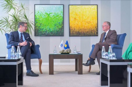 Bislimi pret në takim delegacionin e FMN-së, flasin për zhvillimin ekonomik