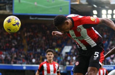 Brentfordi e mposht Chelsean në “Stamford Bridge”