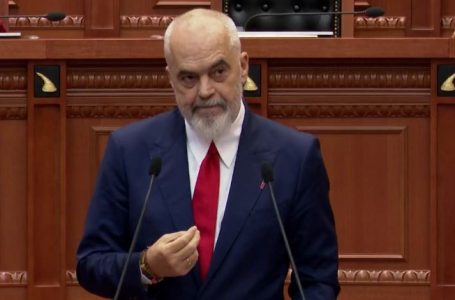 Rama i adreson akuzat nga të dy anët e kufirit