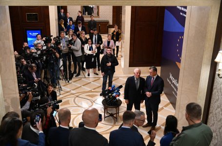 Të 27 vendet anëtare të BE-së dërguan zyrtarë në Kiev, por vetëm 23 kryediplomatë të pranishëm