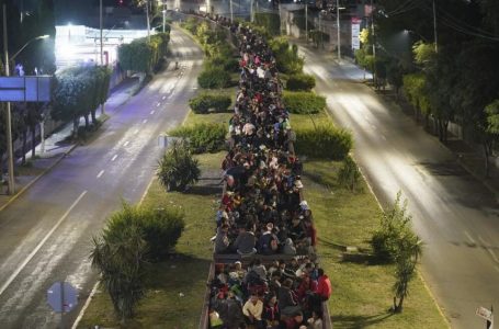 Presidenti i Meksikës thotë se 10,000 emigrantë në ditë shkojnë drejt kufirit me SHBA-në