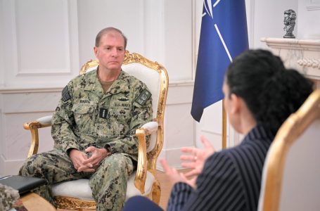 Admirali Munsch: Prezenca e KFOR-it ndaloi përshkallëzimin drejt një situate më të rëndë