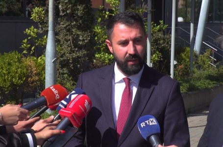 ​Krasniqi: S’jemi njoftuar për ndonjë iniciativë për largimin e kryetarëve përmes peticionit