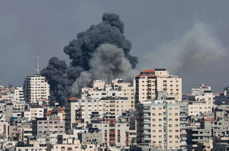 Të paktën 15 të vrarë pas sulmit izraelit në afërsi të një spitali në Gaza