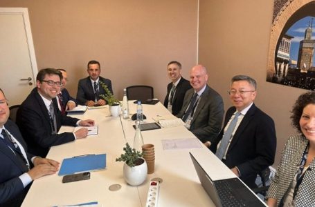 Murati takon drejtuesit e FMN-së dhe BB-së: Rritja ekonomike do të jetë solide