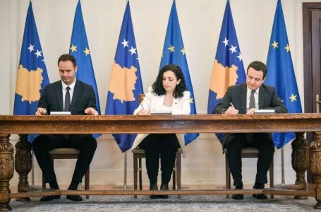 Osmani, Konjufca dhe Kurti jashtë vendit, a e thyen Protokollin tre udhëheqësit e shtetit?