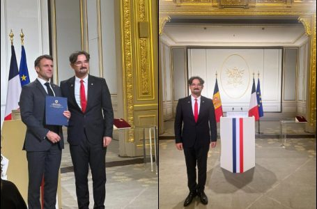Ambasadori i Kosovës në Francë ia dorëzon letrat kredenciale presidentit Macron