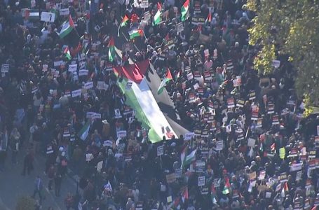 Mbi 300 mijë protestues në Londër kundër luftës mes Izraelit dhe Hamasit