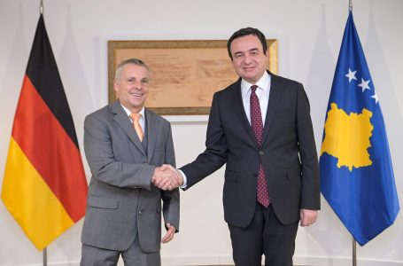 ​Kurti takohet me ambasadorin gjerman, flasin për zhvillimet e fundit në vend