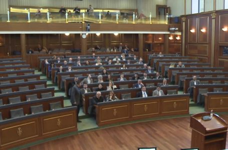 Debat i ashpër mes Abazit dhe Haxhiut, kritikat e opozitës dhe deklarata e Konjufcës – gjithçka nga seanca e Kuvendit