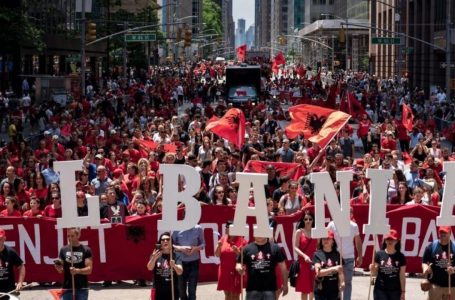 Parada e shqiptarëve në Tiranë, më 28 nëntor mblidhen 125 bashki nga trojet shqiptare