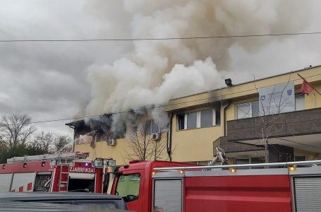 Zjarri në IML, nga instituti thonë se po kryhen të gjitha shërbimet mjeko-ligjore