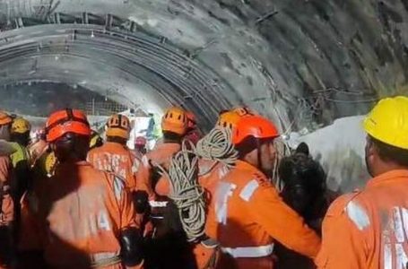 Të bllokuar prej 17 ditësh në tunel, shpëtohen 41 punëtorët në Indi
