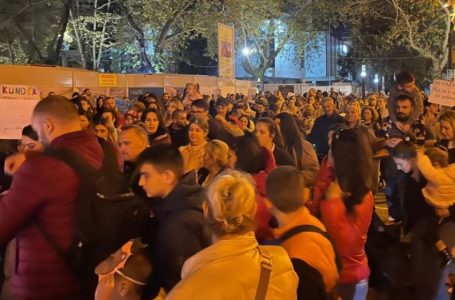 Protestë në Shqipëri pas dhunës së ushtruar ndaj 3-vjeçares në çerdhe