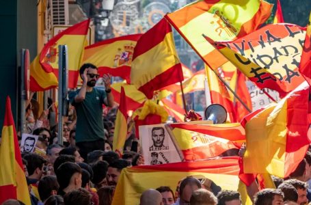 Amnistia e katalanasve, spanjollët protestojnë kundër Sanchez
