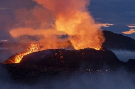 Islanda shpall gjendjen e jashtëzakonshme, evakuon banorët për shkak të kërcënimit të shpërthimit vullkanik