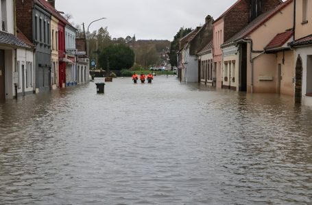 Në disa pjesë të Francës shpallet gjendje e jashtëzakonshme pas reshjeve rekorde
