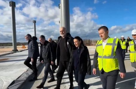Aeroporti i Vlorës pritet të nisë fluturimin e parë në vitin 2025, Rama inspekton punimet
