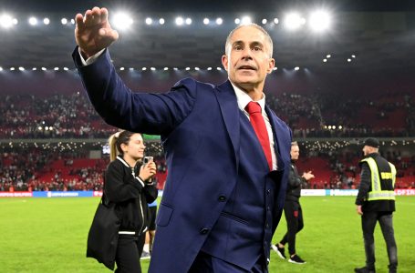 UEFA me reportazh të jashtëzakonshëm për Shqipërinë, trajnerin Sylvinho dhe mbrojtësin Elseid Hysaj